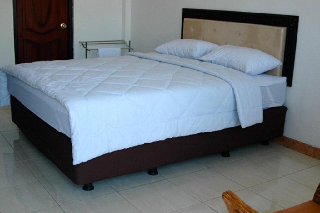 Hotel Sinar Tambolaka Waingapu Pokój zdjęcie